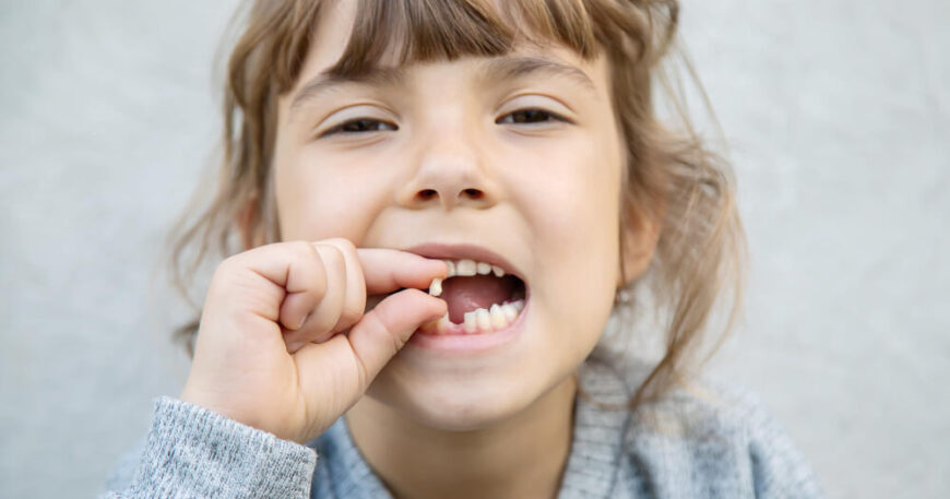الجز على الاسنان عند الاطفال طبيب الأسنان يكشف الأسباب