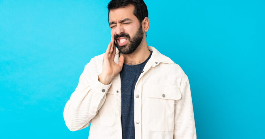 تسكين ألم الأسنان الشديد في المنزل - الدليل الشامل للمسكنات