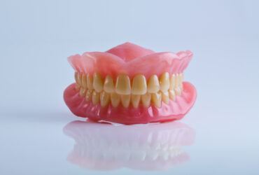 سعر طقم الاسنان المتحرك في مصر - مقارنة شاملة