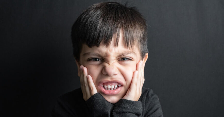 سقوط الاسنان الدائمه عند الاطفال هل التسوس هو السبب؟