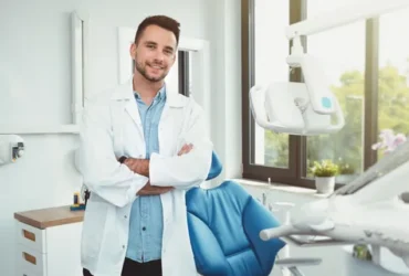 كيف تختار دكتور اسنان شاطر؟ (معايير تضمن لك الراحة)